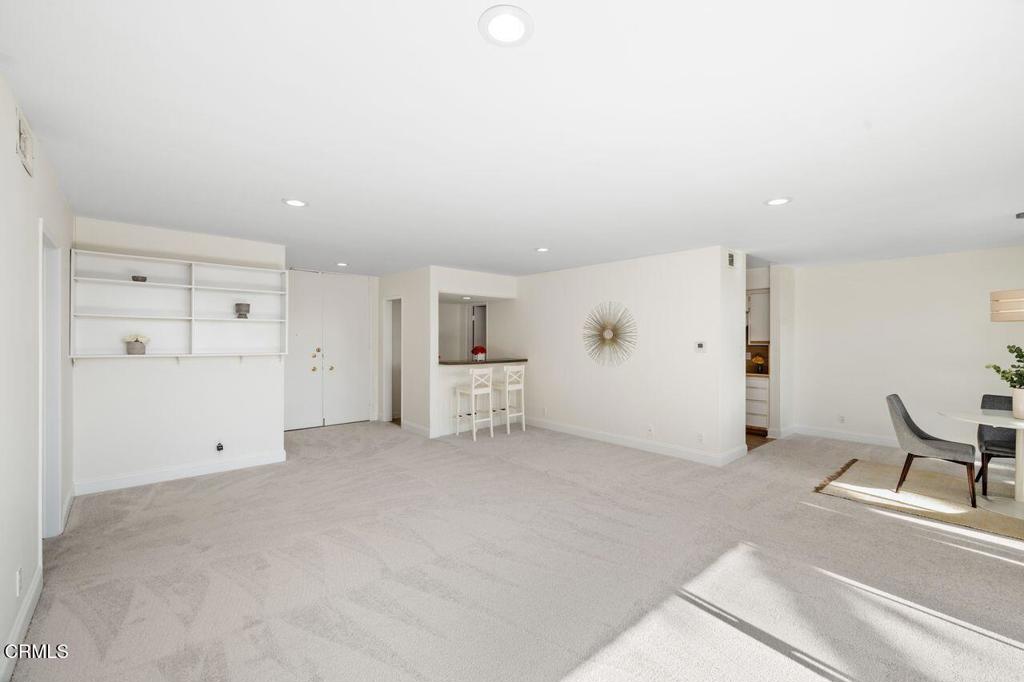 5411 Tyrone Avenue 202