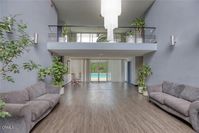 5411 Tyrone Avenue 202