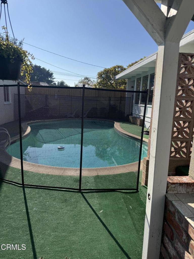 1100 S Stoneman Avenue