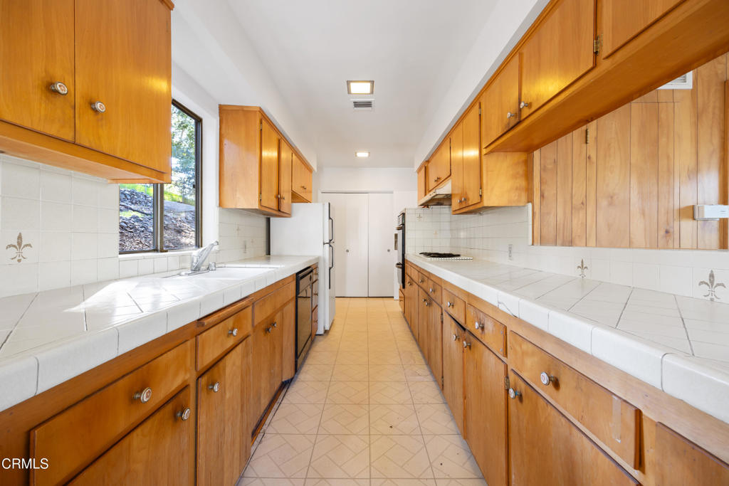 3556 Canyon Crest Road