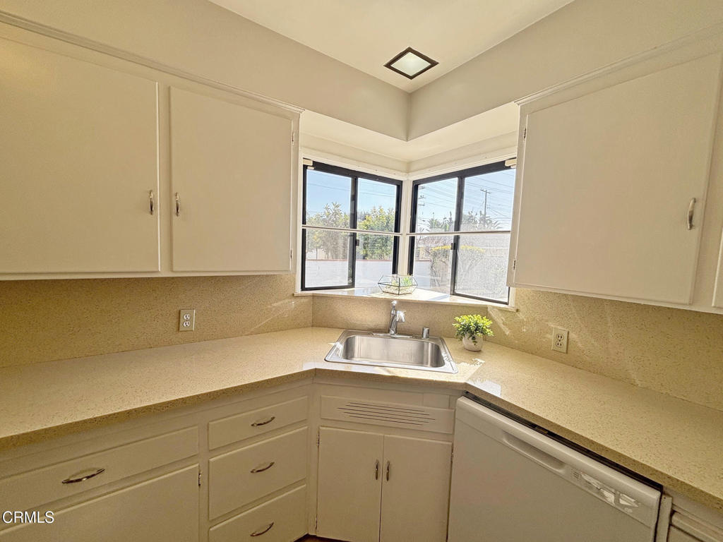 210 W Woodruff Avenue