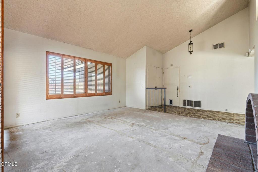 295 E Blue Mountain Way