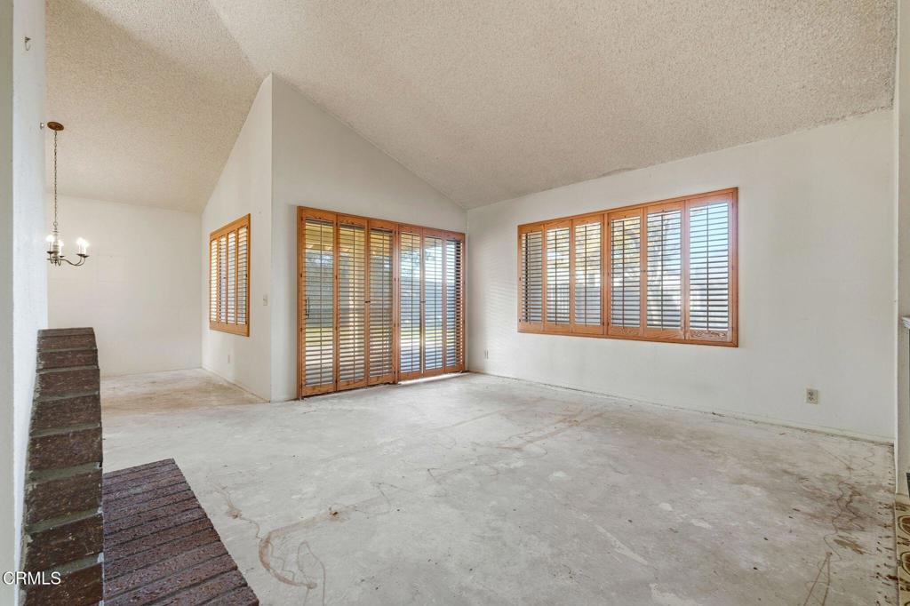 295 E Blue Mountain Way