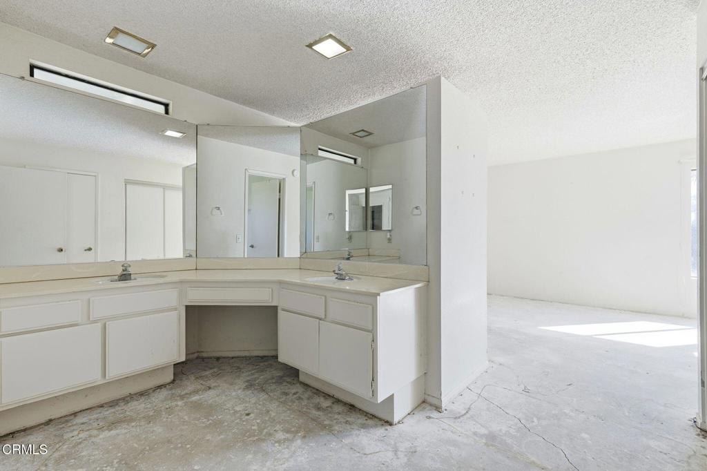 295 E Blue Mountain Way