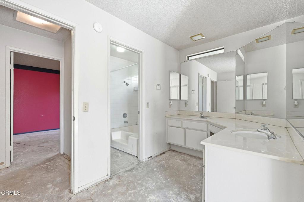 295 E Blue Mountain Way