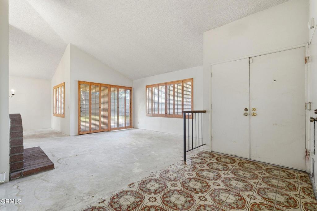 295 E Blue Mountain Way