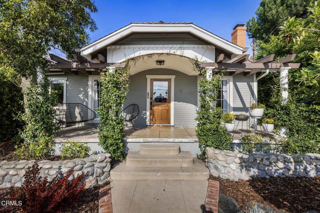 559 MacDonald Street