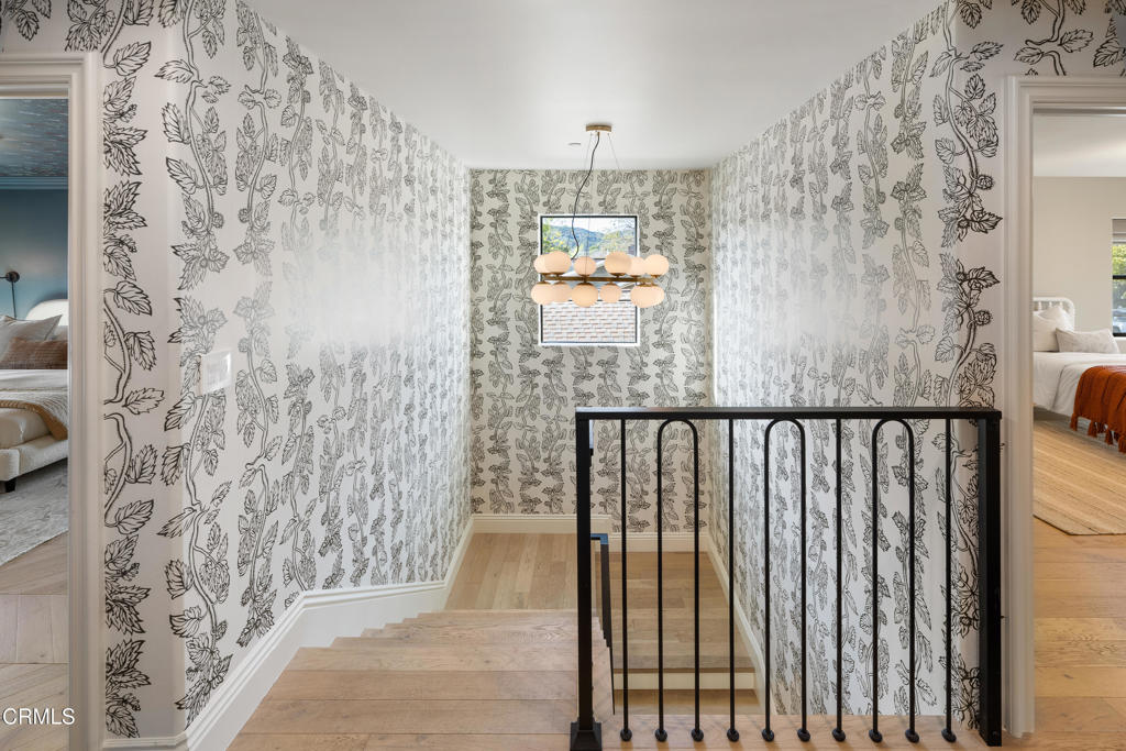 546 W Claremont Street