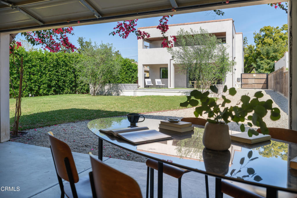 546 W Claremont Street