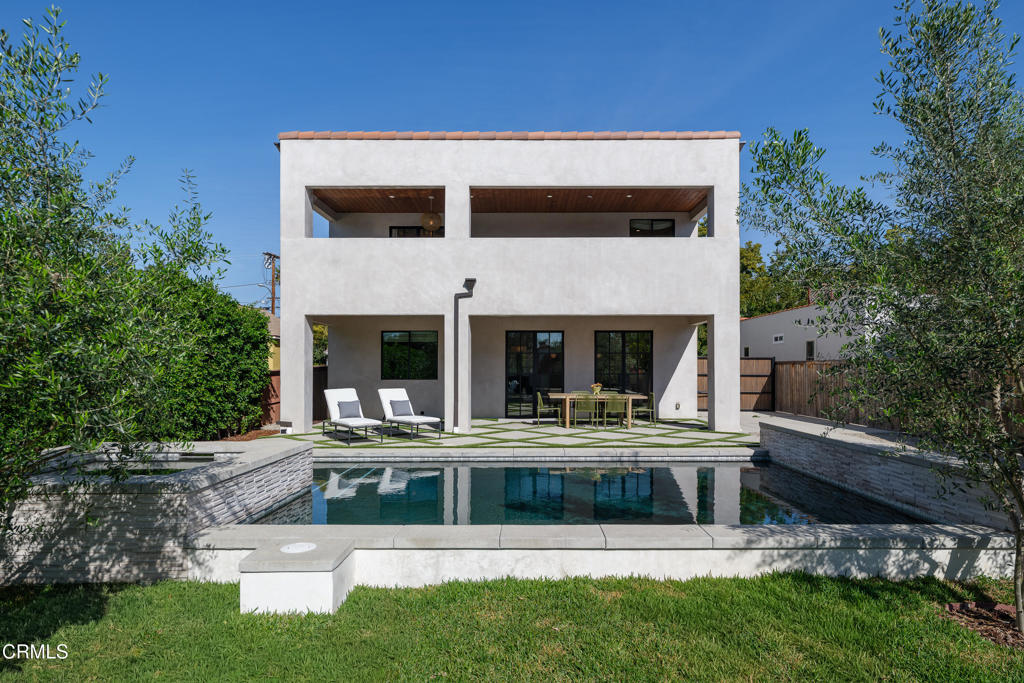 546 W Claremont Street