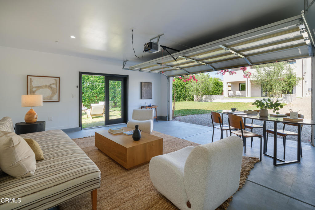 546 W Claremont Street