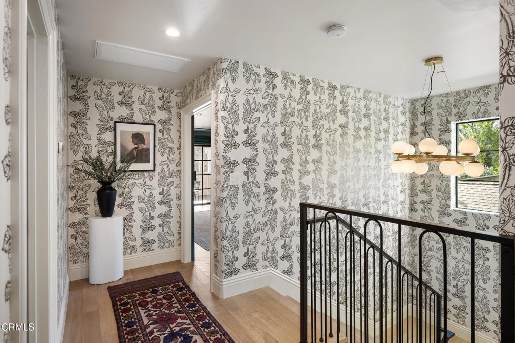 546 W Claremont Street