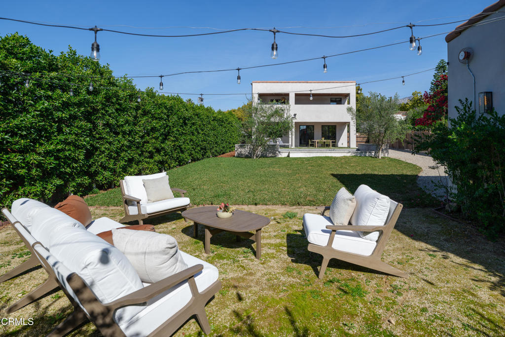 546 W Claremont Street