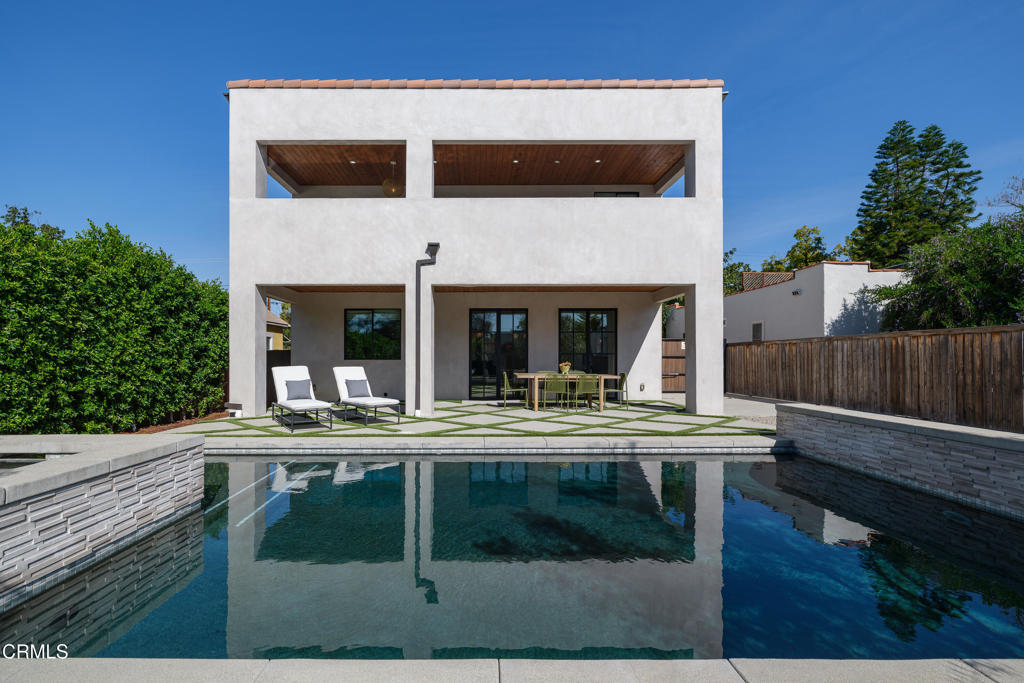 546 W Claremont Street