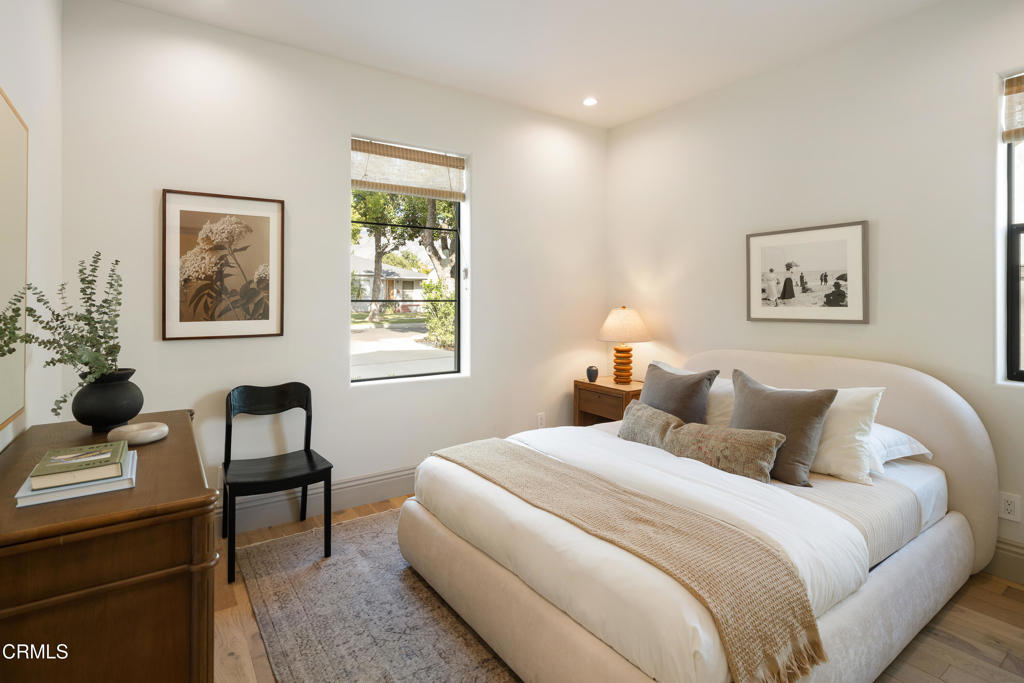 546 W Claremont Street