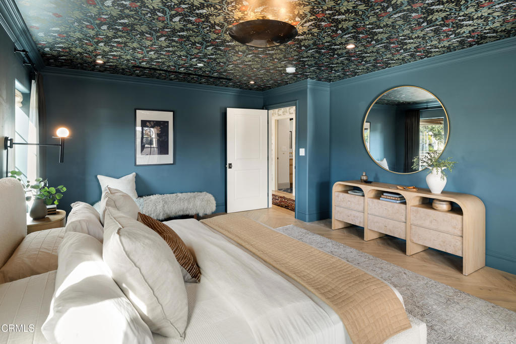 546 W Claremont Street