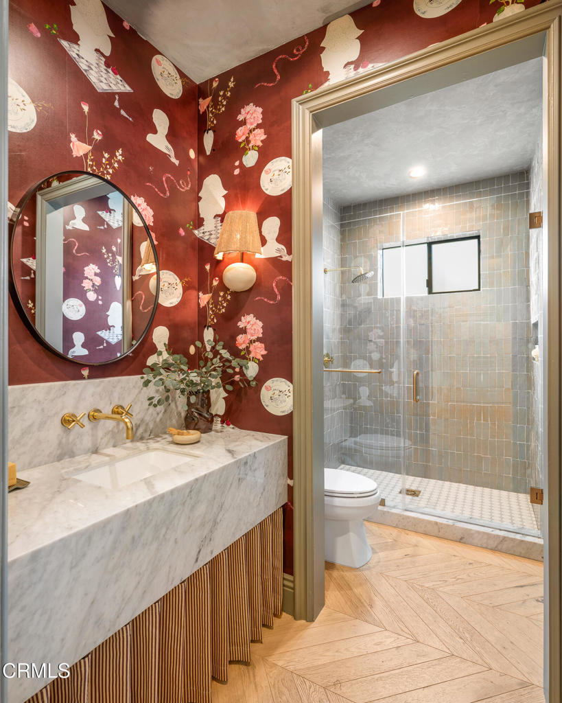 546 W Claremont Street