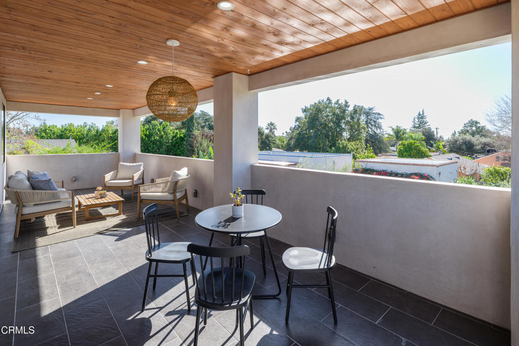 546 W Claremont Street