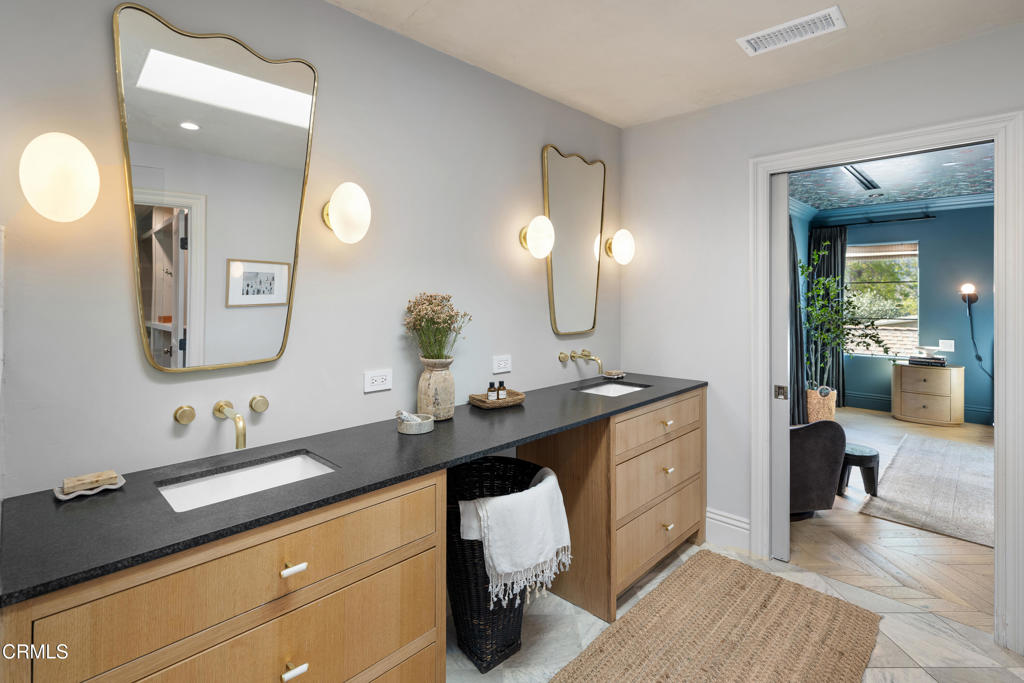 546 W Claremont Street