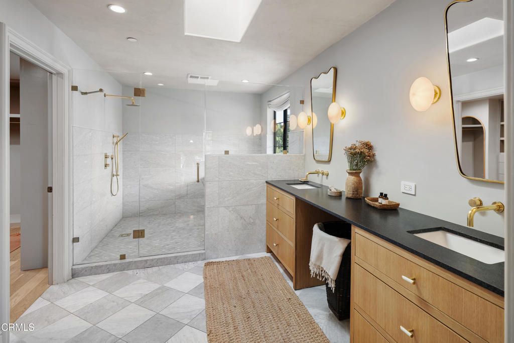 546 W Claremont Street