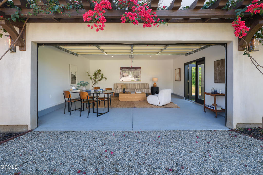 546 W Claremont Street