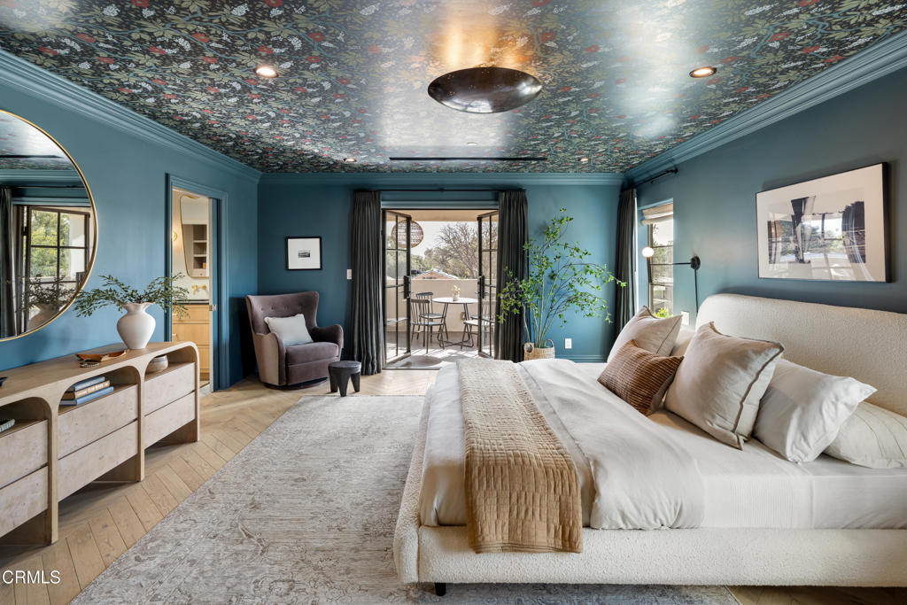 546 W Claremont Street