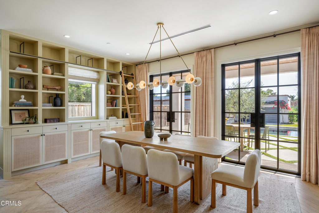 546 W Claremont Street