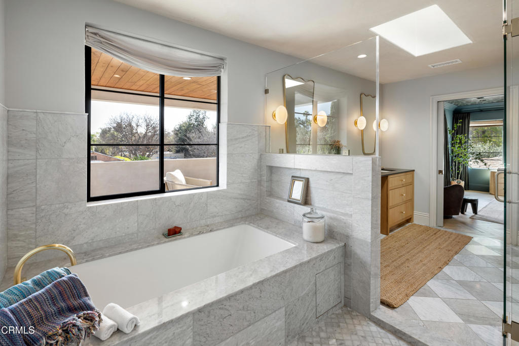 546 W Claremont Street