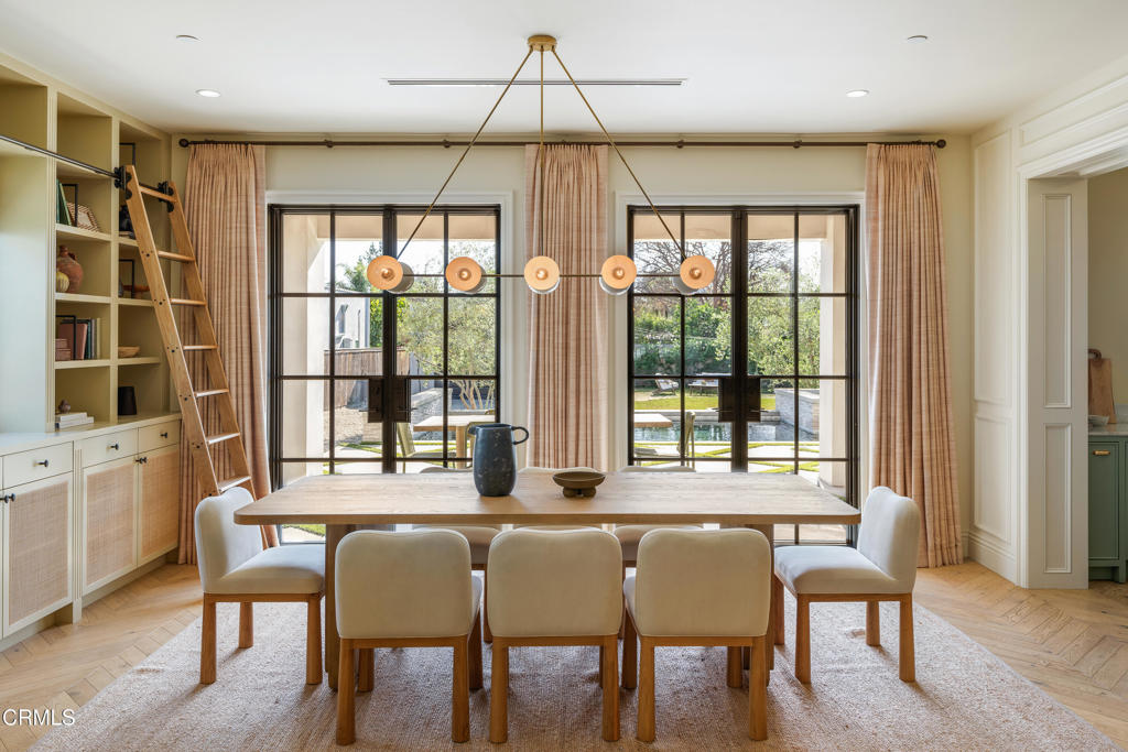 546 W Claremont Street