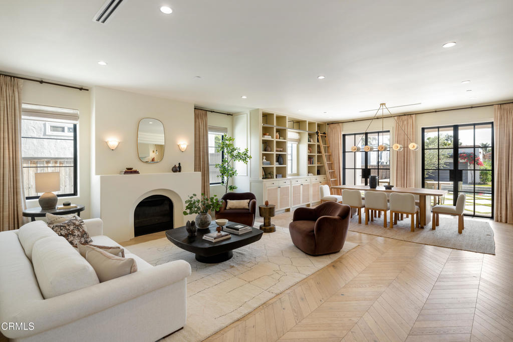 546 W Claremont Street