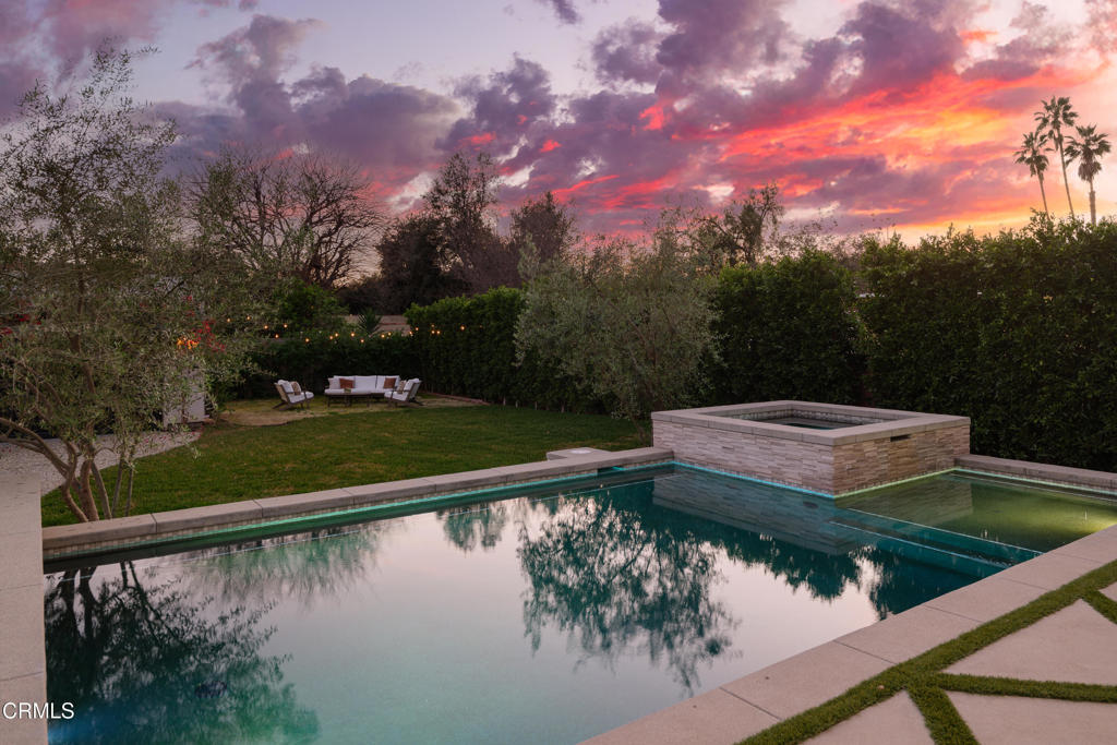 546 W Claremont Street