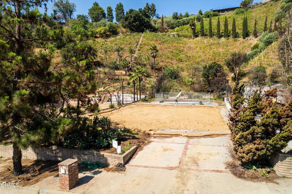 1227 Bienveneda Avenue