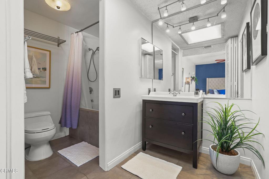 985 E California Boulevard 305