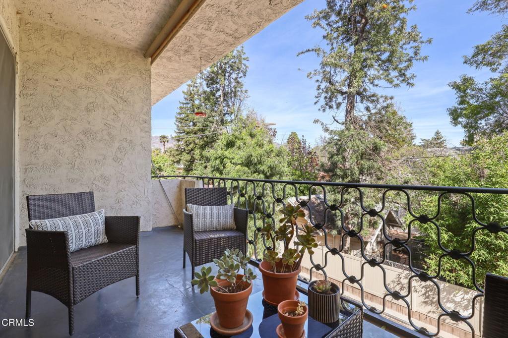 985 E California Boulevard 305