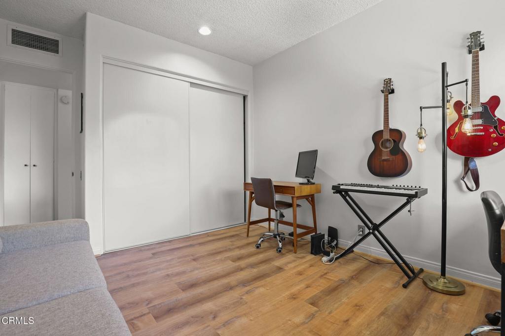 985 E California Boulevard 305