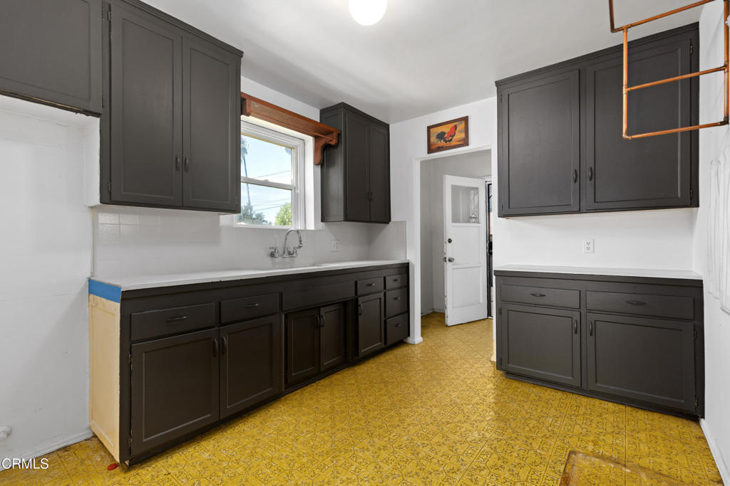 1141 E Cameron Avenue