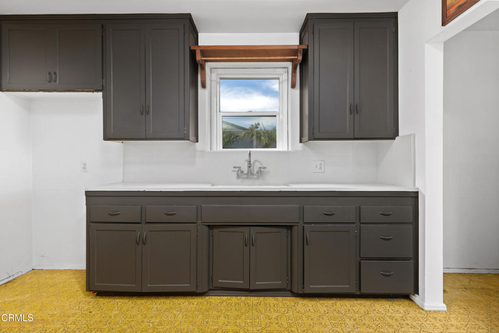 1141 E Cameron Avenue