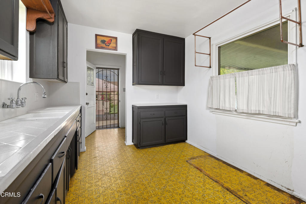 1141 E Cameron Avenue