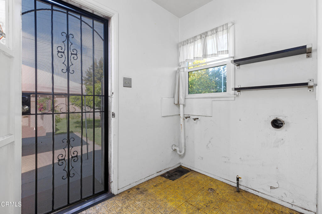 1141 E Cameron Avenue