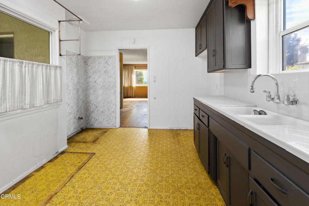 1141 E Cameron Avenue