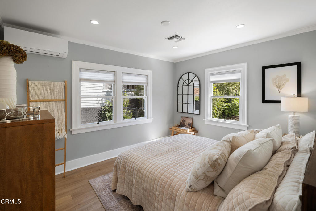 930 N Catalina Avenue