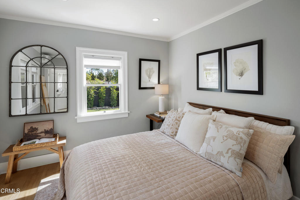 930 N Catalina Avenue