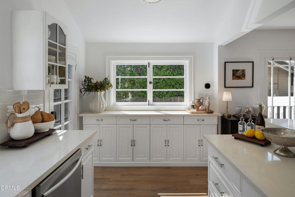 930 N Catalina Avenue