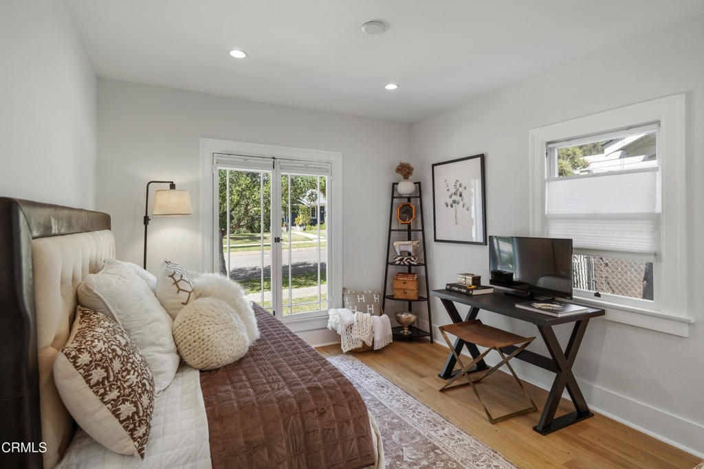 930 N Catalina Avenue