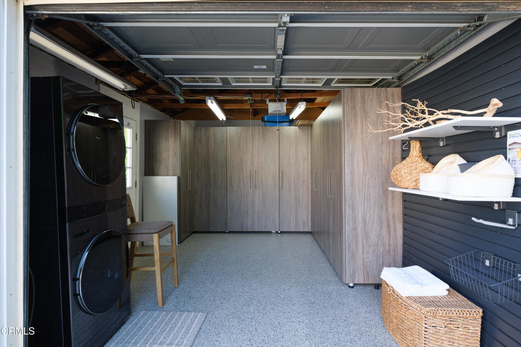 930 N Catalina Avenue