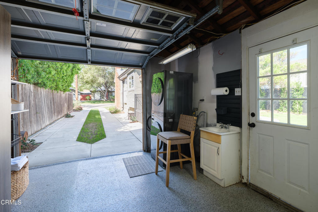 930 N Catalina Avenue