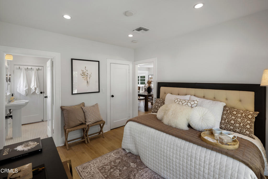 930 N Catalina Avenue