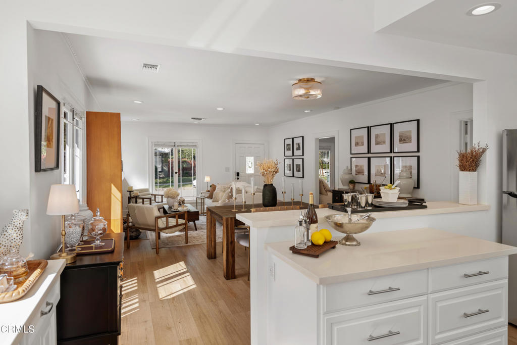 930 N Catalina Avenue