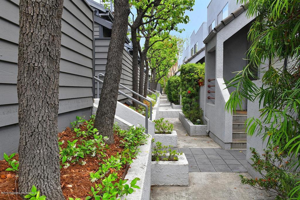 279 E Glenarm Street 10