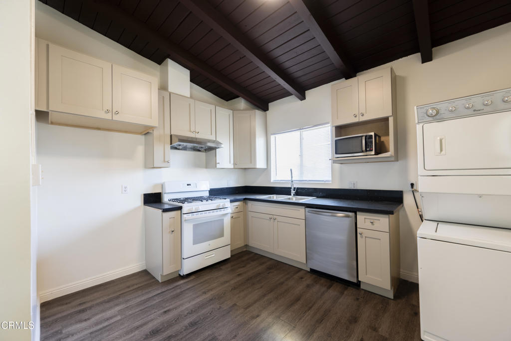 3620 S Budlong Avenue